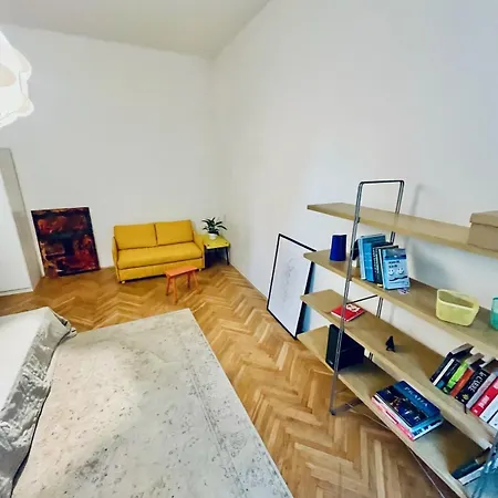 Two Bedroom Centre Pet Friendly With Parking Prága